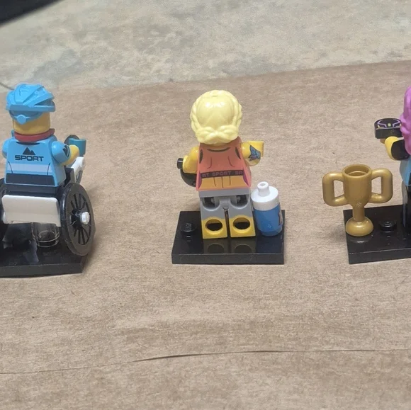 LEGO Minifigures Series 22 Lot of 3 Gamer Girl Fitness Trainer Wheelchair Racer - Picture 3 of 6